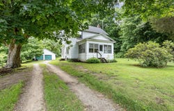 842 10th Street, Plainwell, MI 49080