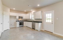 105 W Main Street, Rio Vista, TX 76093
