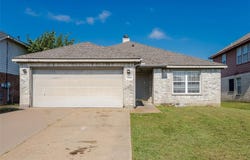 7802 Calgary Lane, Arlington, TX 76001