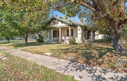 110 W Pecan ST, Hutto, TX 78634