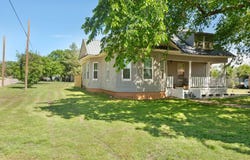 110 S Houston St, Shamrock, TX 79079