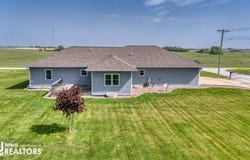 200 W Wright Street, Seymour, IA 52590