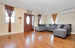 71 E Kissimee Road, Lindenhurst, NY 11757