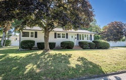 17 Hamlet St, Fairhaven, MA 02719