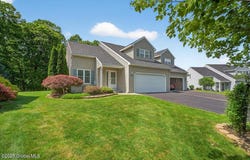 41a Raylinsky Lane, Halfmoon, NY 12118