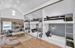121 Alger Avenue, Tannersville, PA 18372