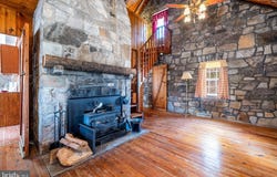 195 N LAWYER DRIVE, STANLEY, VA 22851