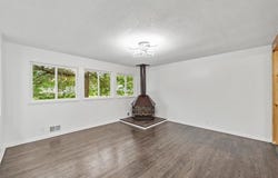 6707 N Flora Avenue, Gladstone, MO 64118