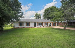 1011 Hemlock St, Tuscumbia, AL 35674