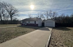 123 Shields Street, Burlington, IA 52601