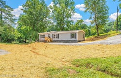 133 Ford Ave, Harriman, TN 37748