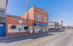 5 SOUTH MAIN ST, PETERSBURG, WV 26847