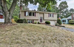 15 Hyacinth Drive, Nashua, NH 03062