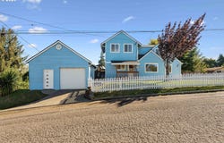 584 EXCHANGE St, NorthBend, OR 97459