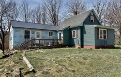 97 Middle Avenue, Mexico, ME 04257
