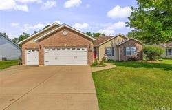 338 Autumn Chase Lane, Farmington, MO 63640