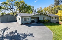 594 COUTANT LN, Grants Pass, OR 97527