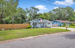 242 Woodland Circle, Ocean Springs, MS 39564