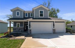 407 Sixth Street, Smithville, MO 64089