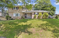 1945 NORMANDIE DRIVE, YORK, PA 17408