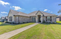 233 Fox Run Lane, Robinson, TX 76706
