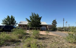 1100 6th St, Wickett, TX 79788