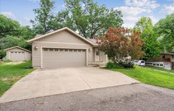 3124 Rainbow Drive, Cedar Falls, IA 50613