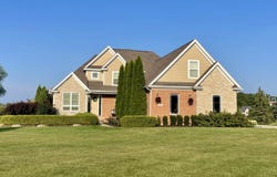 198 W Auburn Trail, Brighton, MI 48114