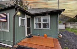 409 N MAIN St, Klickitat, WA 98628