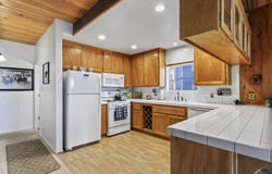 580 Arrowhead Villa Road, Lake Arrowhead, CA 92352