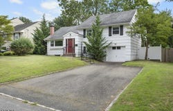 35 Grissing Ct, Cedar Grove Twp., NJ 07009-1915