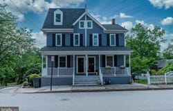 42 E 5TH AVENUE, COLLEGEVILLE, PA 19426