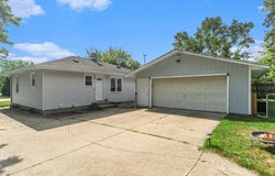 2720 Emerald Drive, Kalamazoo, MI 49001