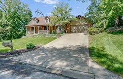 411 John Henry St., Belleville, IL 62220