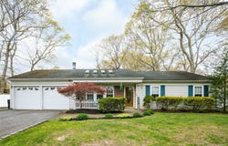 4 Mount Oak Place, Ridge, NY 11961