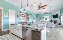 922 Palm Ridge Dr, Crystal Beach, TX 77650