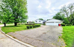 28740 Tavistock Trail, Southfield, MI 48034