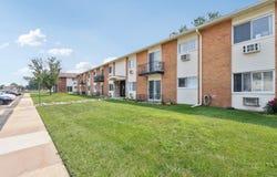 8916 Kenneth Drive, Des Plaines, IL 60016