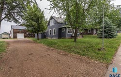136 E Main St, Irene, SD 57037