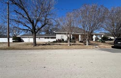 316 E Spring Street, Henrietta, TX 76365