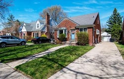 1968 Oxford Road, Grosse Pointe Woods, MI 48236