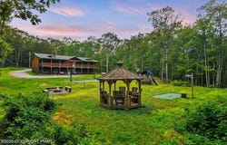 121 Whispering Pines Lane, Freeland, PA 18224