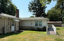 706 Montgomery Circle, Carmi, IL 62821