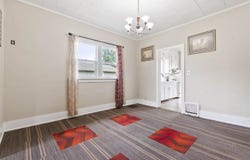 958 S Iowa Ave, IA 52353