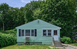 10 Ashwood St, Worcester, MA 01604