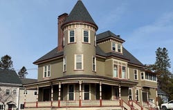 32 Pleasant Street, Houlton, ME 04730