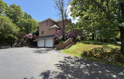 102 Emerson Close, Moosic, PA 18507