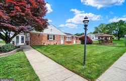 2290 SCHOOL STREET, YORK, PA 17408