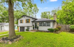 606 NW Falk Drive, Lee's Summit, MO 64063
