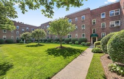 4782 boston post, Pelham, NY 10803